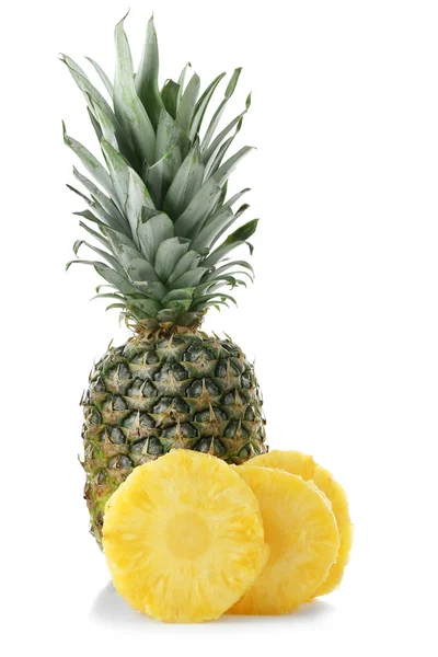 Verse ananas geïsoleerd op wit — Stockfoto