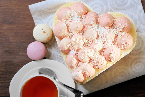 Cup of tea with delicious cake — Stock Photo, Image