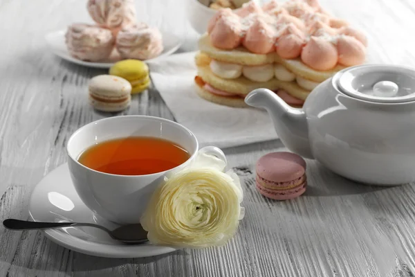 Cup of tea with delicious cakes — Stock Photo, Image