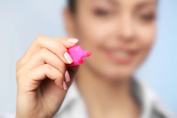 Female doctor with pink marker in hand — Stock Photo, Image