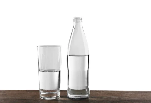 グラスとボトル入りの水 — ストック写真