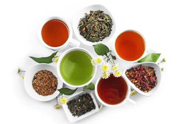 Différentes sortes de thé sur fond blanc — Photo