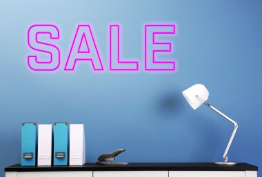 Çekmeceli klasörler, lamba ve zımba ile 