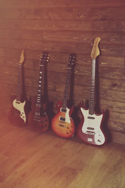 Quattro chitarre elettriche — Foto Stock