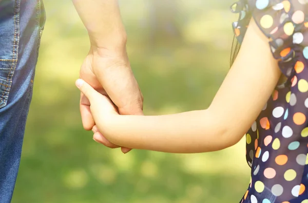 Father's hand lead his child daughter — Stock Photo, Image
