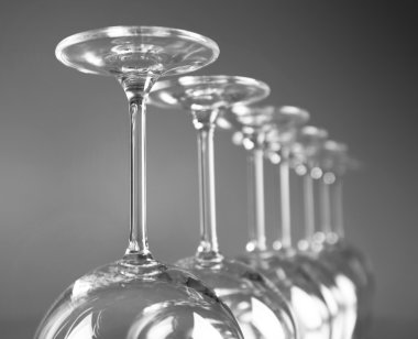 şarap kadehleri üst üste