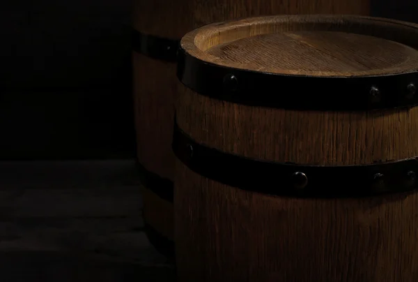 Velhos barris de vinho de madeira — Fotografia de Stock