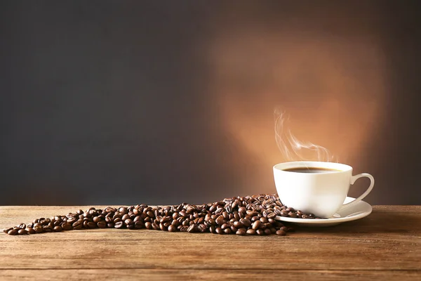 Tasse Kaffee auf dem Tisch — Stockfoto