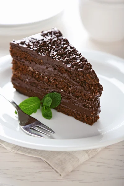 Chocolate cake with chocolate cream — Stock Photo, Image