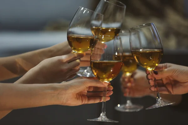 Glasses of wine on holiday — Stock Photo, Image