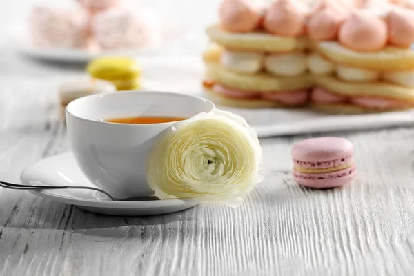 Cup of tea with delicious cakes — Stock Photo, Image