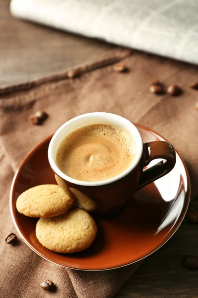 Tazza di caffè su grigio — Foto Stock