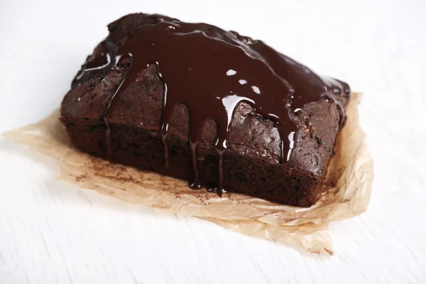 Gâteau au chocolat avec glaçage — Photo
