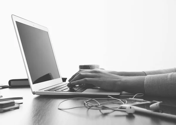 Female hands working with a laptop — Stock Photo, Image