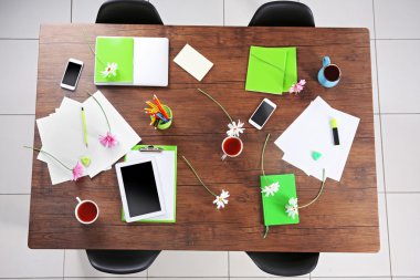 işyeri üst görünümü.