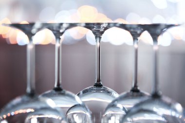 Kalkık ayaklı büyük kadehler 