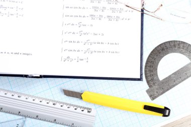 Okul malzemeleri ve ders kitabı 