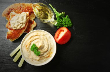 Seramik kase lezzetli humus
