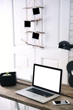 Modern tek renkli stil işyeri