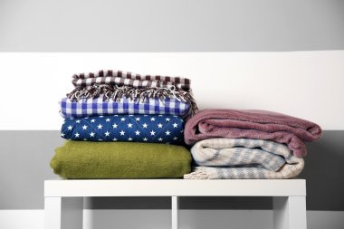 Sıcak İskoç şalılar yığını 