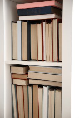 Yığın kitap raf
