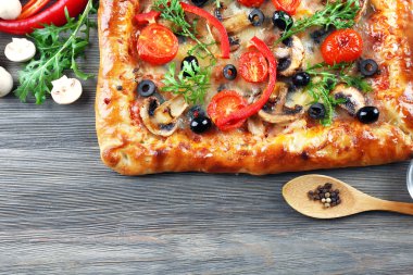 Taze ev yapımı pizza 