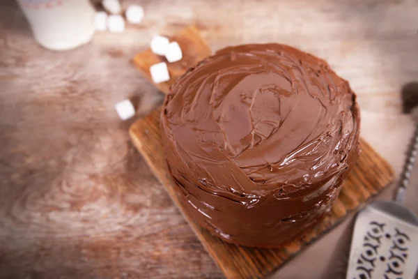 Шоколадный торт с лезвием — стоковое фото