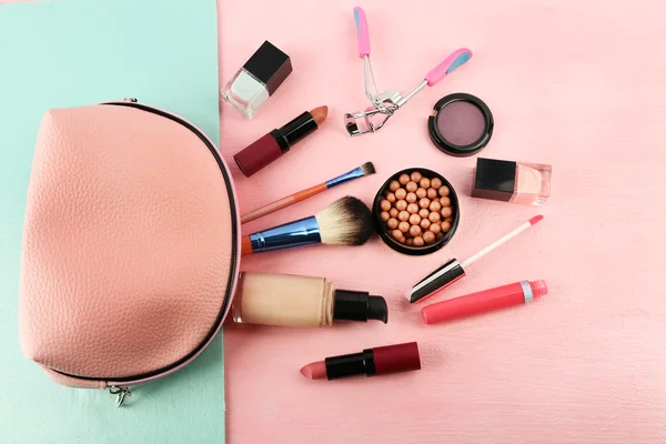 Make-up-Set mit Kosmetikerin — Stockfoto