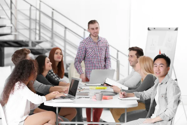 Reunión de negocios en la oficina — Foto de Stock