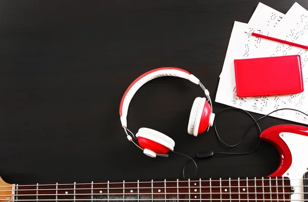 Guitarra elétrica com fones de ouvido — Fotografia de Stock