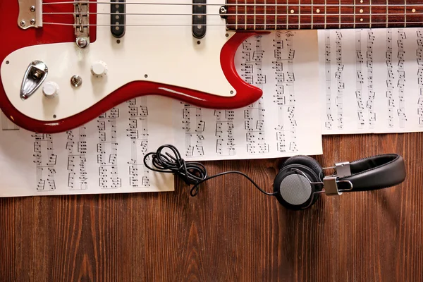 E-Gitarre mit Kopfhörer — Stockfoto