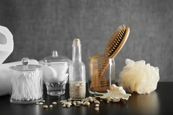 Set de baño con peine de madera — Foto de Stock