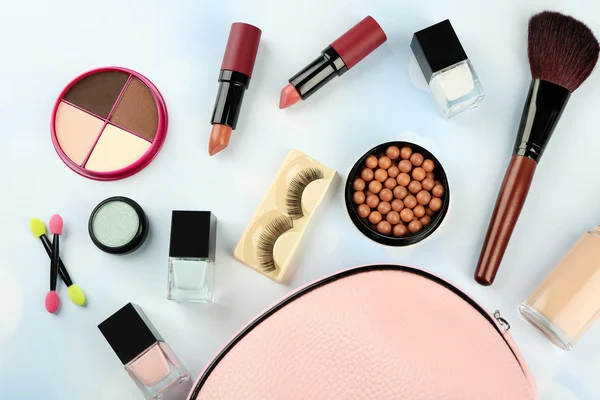 Make-up set met schoonheidsspecialiste — Stockfoto