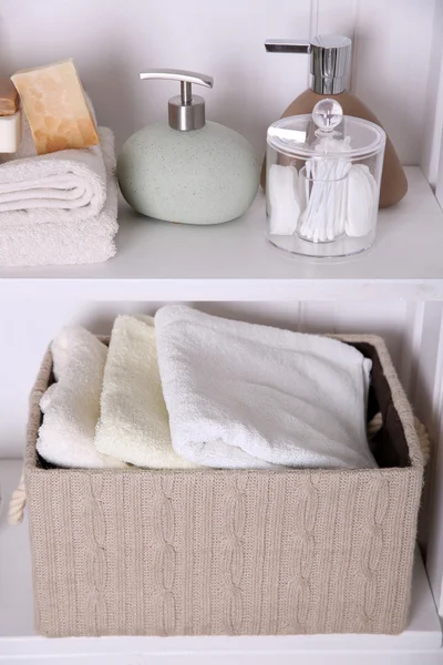 Set da bagno con asciugamani — Foto Stock