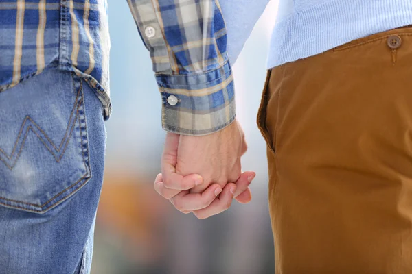 Twee homo's hand in hand — Stockfoto