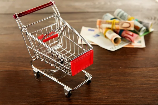 Pequeño carrito de compras — Foto de Stock