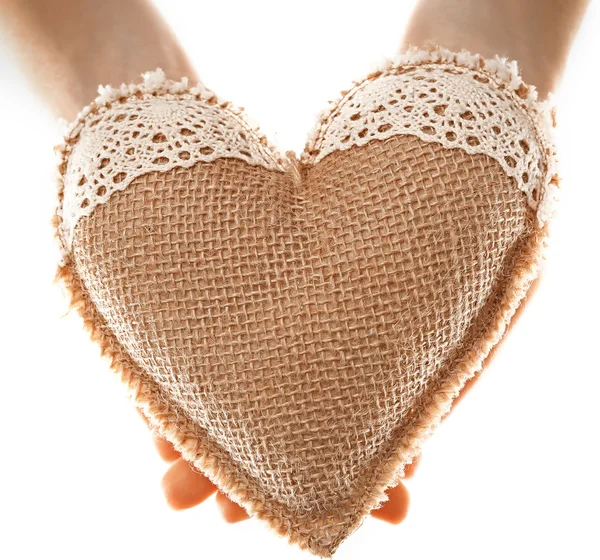 Srdce v ženských rukou — Stock fotografie