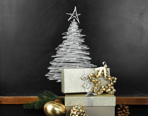 Fir tree tekening op blackboard — Stockfoto