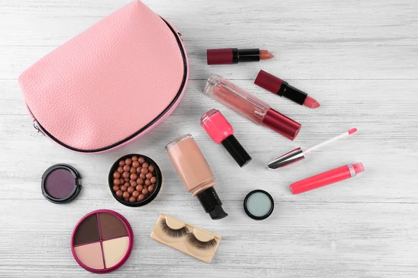 Make-up set met schoonheidsspecialiste — Stockfoto