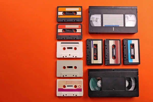 Ensemble de vieilles cassettes audio et vidéo — Photo