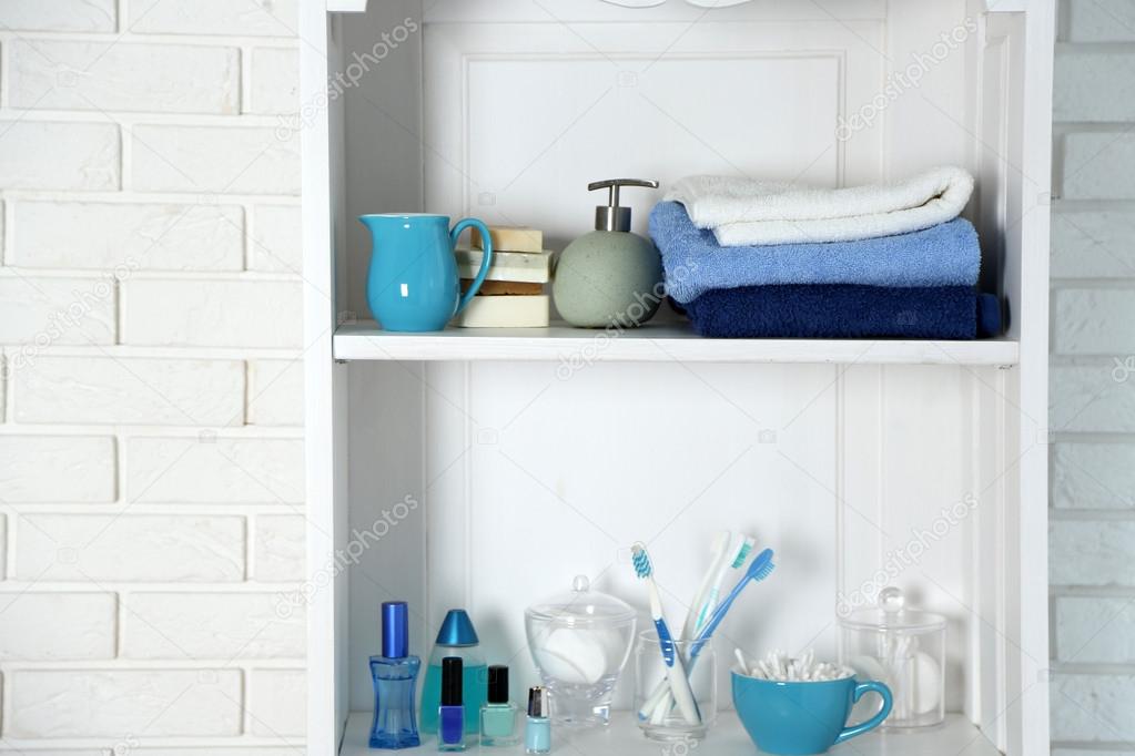 Badkamer set met handdoeken — Stockfoto © belchonock #106785858 Badkamer set met handdoeken — Stockfoto © belchonock #106785858