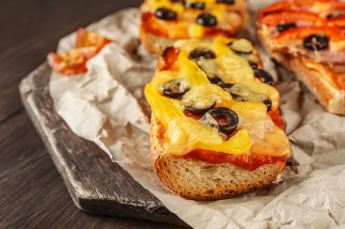 Sıcak pizza baget kırmızı biber ile 