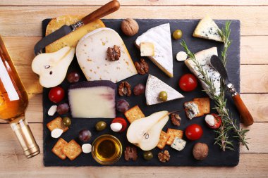 farklı peynir çeşitleri. 