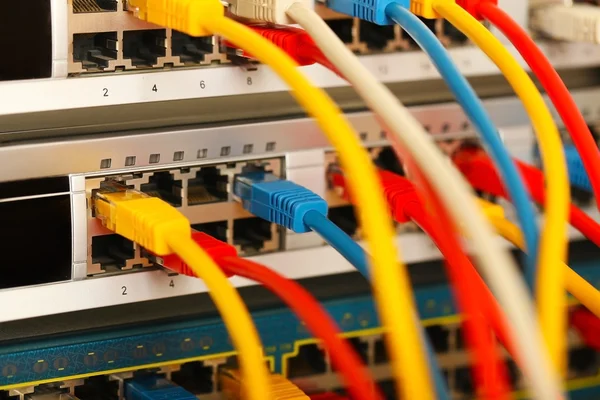 Τα καλώδια Ethernet που συνδέονται — Φωτογραφία Αρχείου