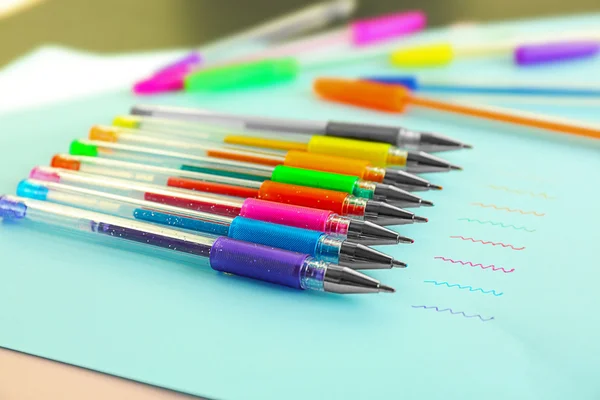 Uppsättning färgade pennor — Stockfoto