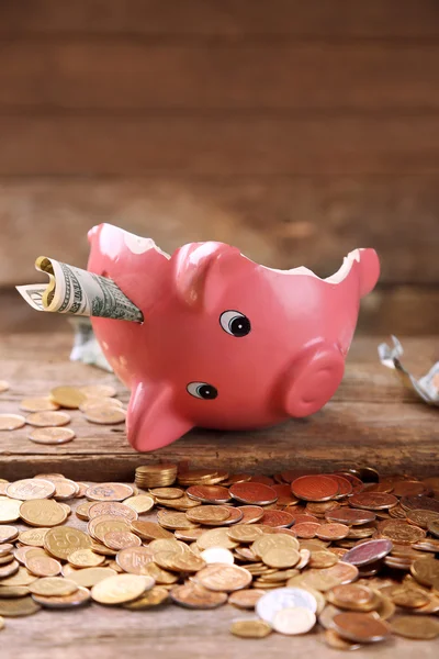 Broken piggy bank — Stock Photo, Image