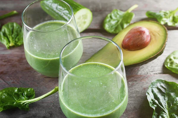 Smoothie à l'avocat frais — Photo