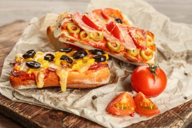 Pastırmalı sıcak pizza baget