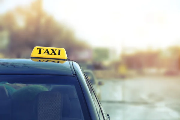 Taxi značka na auto — Stock fotografie