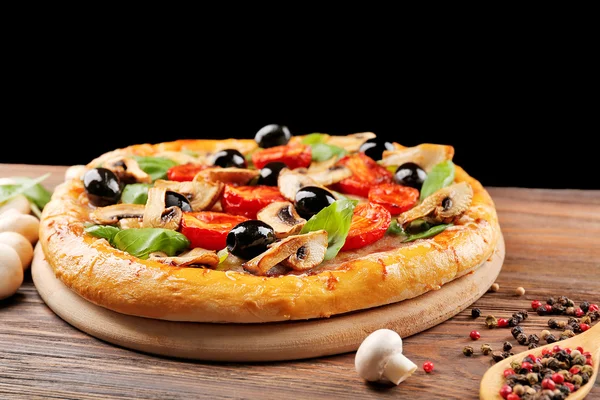 Deliziosa pizza gustosa — Foto Stock